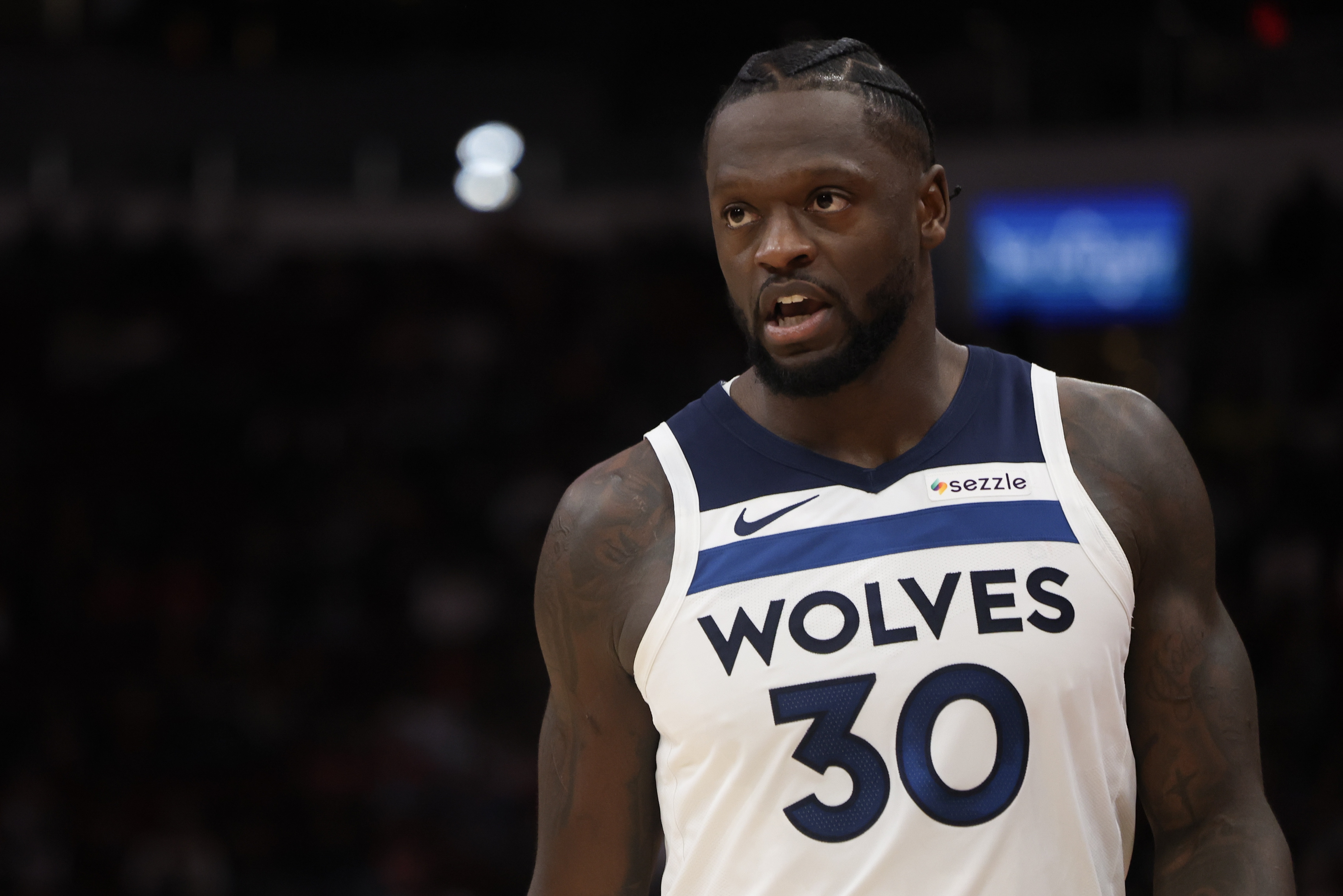 天博体育-进攻还得加把劲儿！兰德尔半场出战17分钟 9中5拿到12分3助